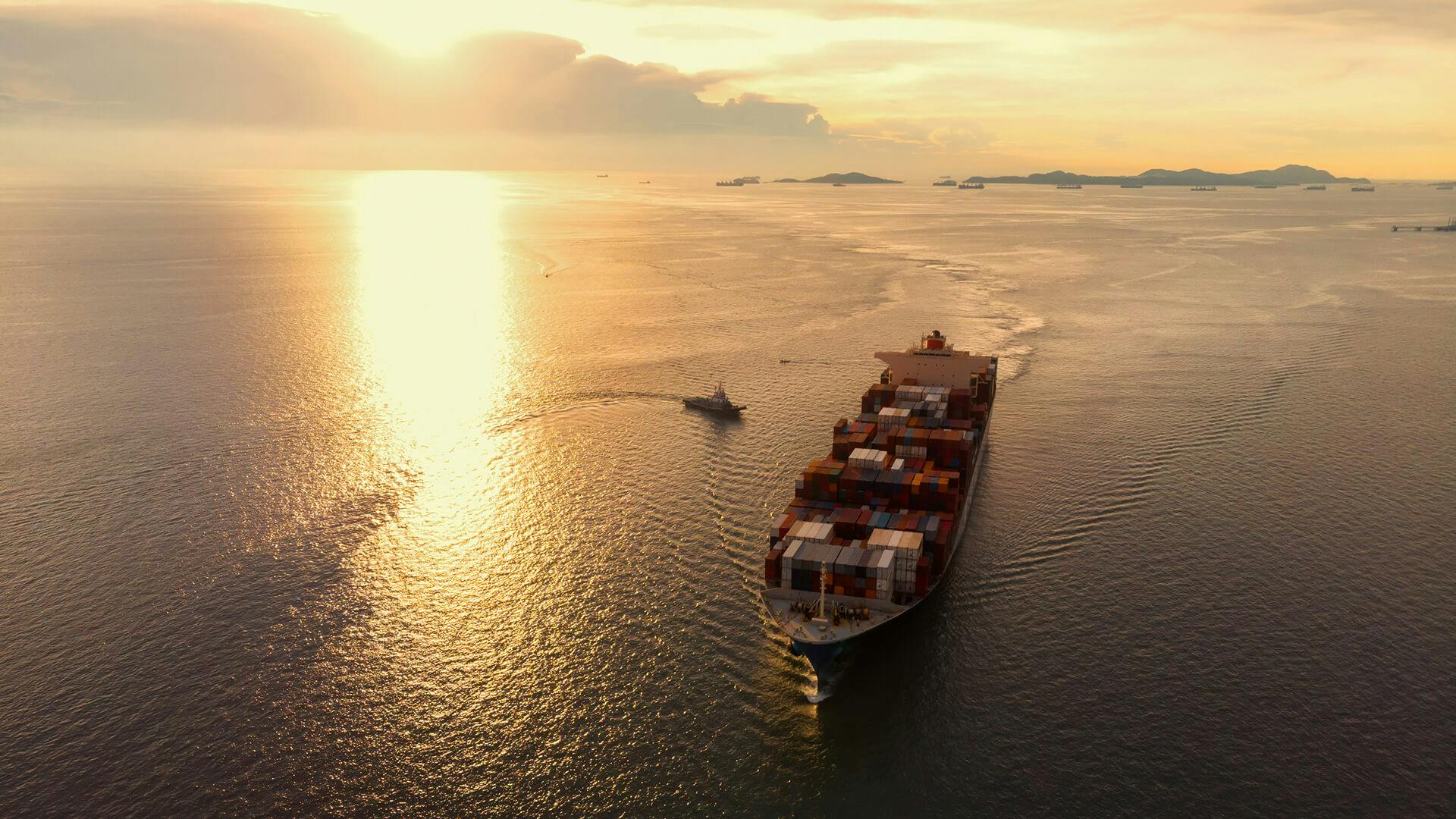 c-land-logistics-fartyg-gods-containers-sjöfrakt